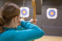 Se lancer dans le tir à l’arc : quel équipement acheter pour bien débuter ?